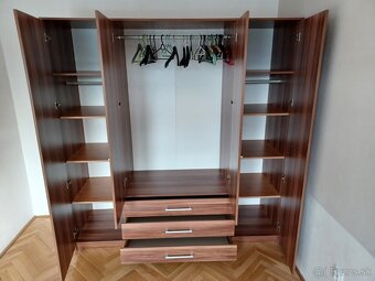 Veľká šatníková skriňa - 7