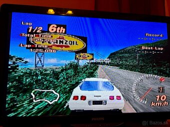 Playstation one (1) 1x ovladač 7x original hra - 7