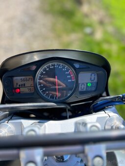 SUZUKI GSR 600 - 7