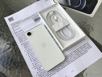 Apple iPhone 16e 128GB - 7