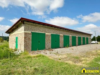 NA PREDAJ RODINNÝ DOM S VEDĽAJŠÍMI PRIESTORMI NA 2 HEKTÁROVO - 7