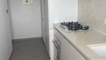 NA PREDAJ: 3izbový, kompletne zrekonštruovaný byt 65 m2 - Tr - 7