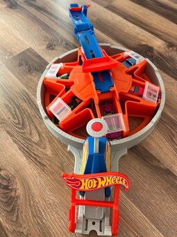 Hot Wheels  garáž + autíčka zdarma🏎️ - 7