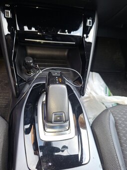 Predám Peugeot 2008 1.2 Allure, r.v 2020, - 7