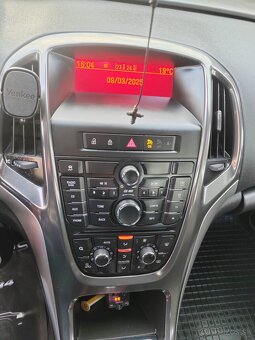 Opel Astra 1,4 benzin rok vyroby 12.2010 - 7