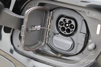 Land Rover Discovery Sport 1,5 P300e PEHV 147 kW 4x4 - 7