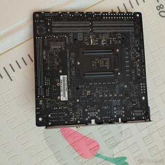 ASUS ROG STRIX Z390-I GAMING - ITX - 7