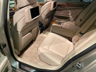 BMW 7 Series 750i TOP- Benzín - Automatické - 407 hp - - 7
