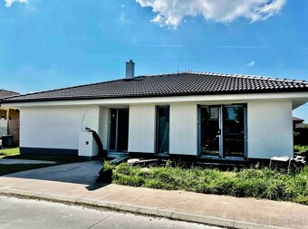 NOVOSTAVBA - SAMOSTATNE STOJACI DOM TRI VODY MALINOVO - 7