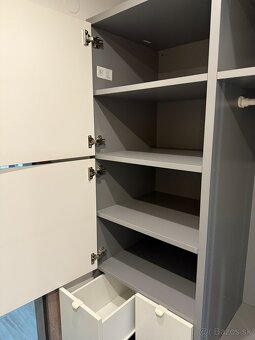 Skriňa, sivá/biela, 122x59x216 cm VISTHUS - 7