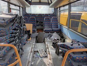 Sedačky z dvoch autobusov - 7
