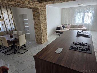 Zrekonštruovaný dom s krásnym interiérom- ihneď k bývaniu - 7