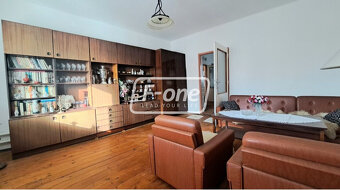 Dvojgeneračná stavba v malebnej obci Trstín - 7