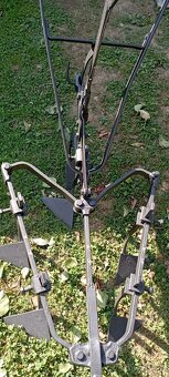 Starý kovový pluh 2 - 7