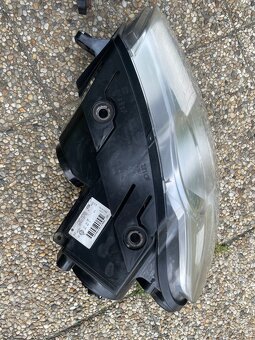 Predne svetla Passat b6 hella - 7
