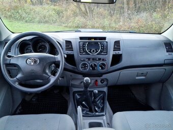 Toyota Hilux 2.5 D-4D 4X4 UZÁVIERKA UKÁŽKOVÝ STAV - 7