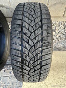 215/55 R17 98V zimné GOODYEAR - 7