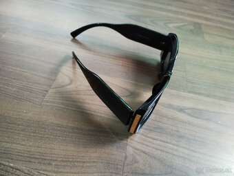 Dámske svetre, jeany, okuliare, 10 kusov spolu, 5,- Euro - 7