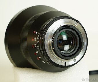 Carl Zeiss Distagon 2,8 15mm ZF.2 na Nikon F . orig. uprava - 7