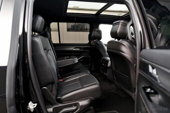 SUV Jeep Wagoneer - 7