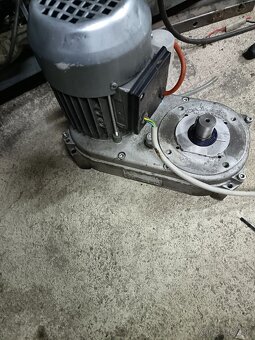 Elektromotor s prevodovkou - 7