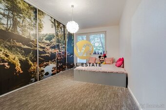 Na Predaj - priestranný 3-izbový byt (84 m²) s balkónom - Če - 7