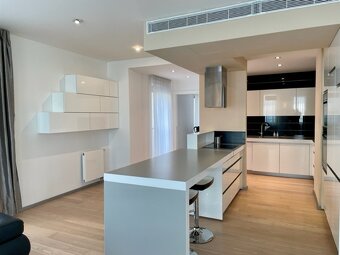 BA I. Luxusný byt s veľkou terasou v EUROVEA - 7