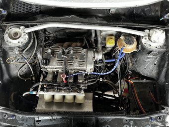 Volkswagen Golf závodné 1991 GTI raketa Rallye, cca 200 koní - 7