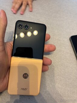 Motorola razr 50 ultra 12/512gb peach fuzz - 7