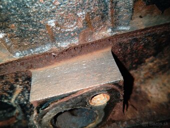 Lodný Motor V8 5l - 7