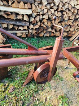 Predám starší robustný pluh - trojak - 7