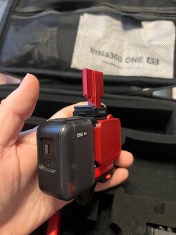 Insta360 ONE RS (Twin Edition) + kufrik , doplnky - 7