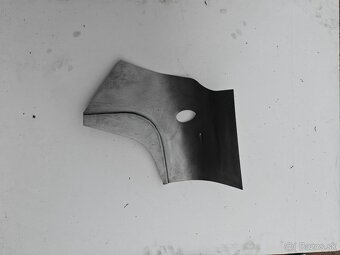 Přechody mezi prahem a blatníkem Tatra 603 - 7