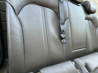Sedadlá Comfort (hnedá koža) + tapacíre (hnedá Alcantara) Au - 7