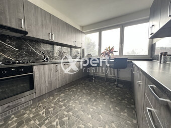 NA PREDAJ RODINNÝ DOM S GARÁŽOU A SLNEČNOU ZÁHRADOU - 7