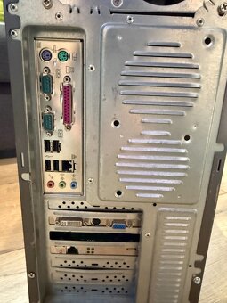 Stolový počítač s Windows XP – ideálny pre staršie programy - 7