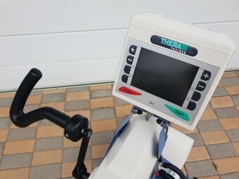 rehabilitačný bicykel na ruky nohy pre ZTP vozičkarov - 7