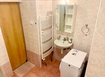 Zariadený a KLIMATIZOVANÝ 2 izbový byt s dvomi balkónmi - 7