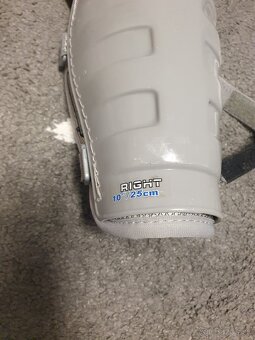 Výstroj na hokej 9-11 r. - 7