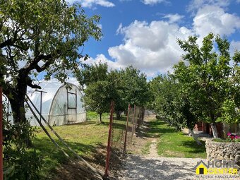 NA PREDAJ Rodinný dom s rozľahlým pozemkom /cca 3000 m²/ v K - 7