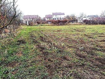Výnimočný stavebný pozemok s výmerou 1270 m2 v tichej... - 7