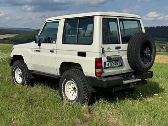 Toyota Land Cruiser 70 3.0 TDI - 7