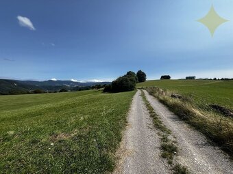 Pozemok 2400 m2 / samota s výhľadom / možnosť výstavby - 7