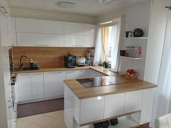 Prenajmeme  2 podlažný 5 izbový rodinný dom v obci Čierne - 7