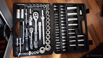 Hliníkový kufor a náradím - 7