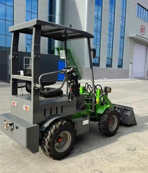 ELEKTRICKÝ KOLESOVÝ NAKLADAČ E906-Li - 7