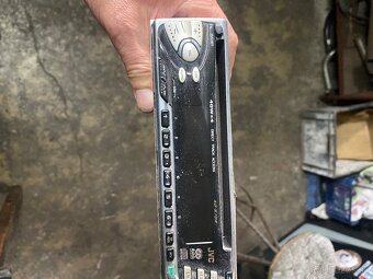 Predám 2ks autorádia sencor a JVC - 7