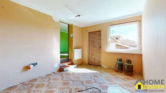 NA PREDAJ 3 IZBOVÝ RODINNÝ DOM V BLÍZKOSTI CENTRA, UL. LESNÁ - 7