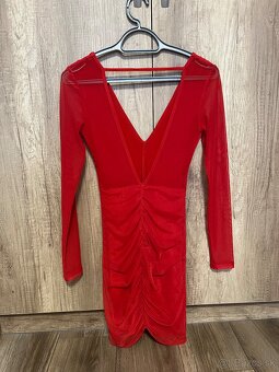 Elegantné červené šaty - 7