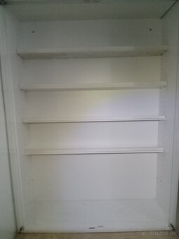 presklená vitrína do predajne obchodu vystavenie tovaru - 7